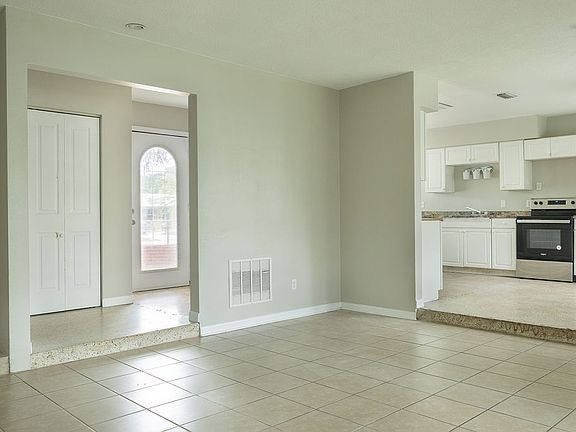 5th image of 515 Camelia Ln