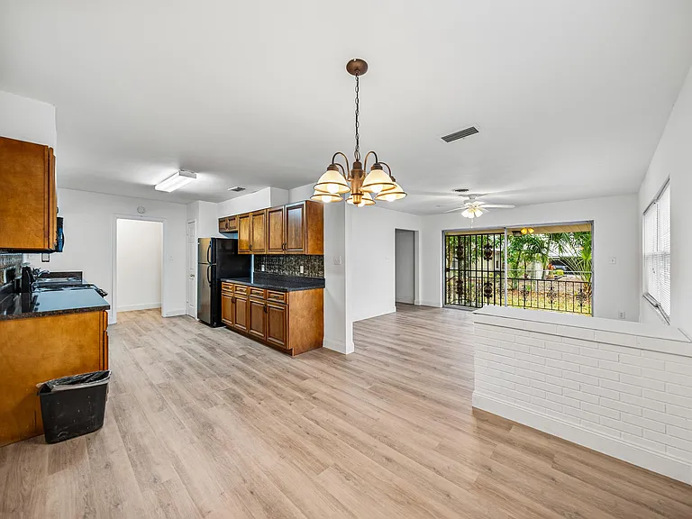 3402 W North A St — Photo 10