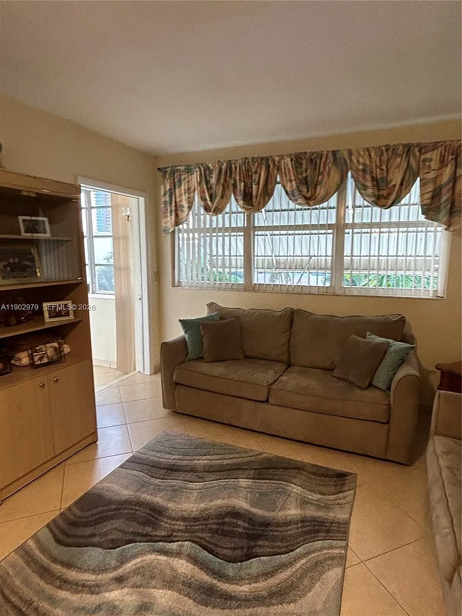 Building Photo - 1333 E Hallandale Beach Blvd #406