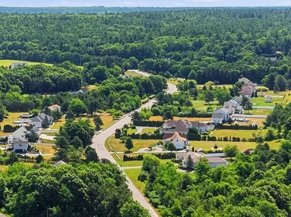 24 Alexandra Dr, Assonet, MA 02702