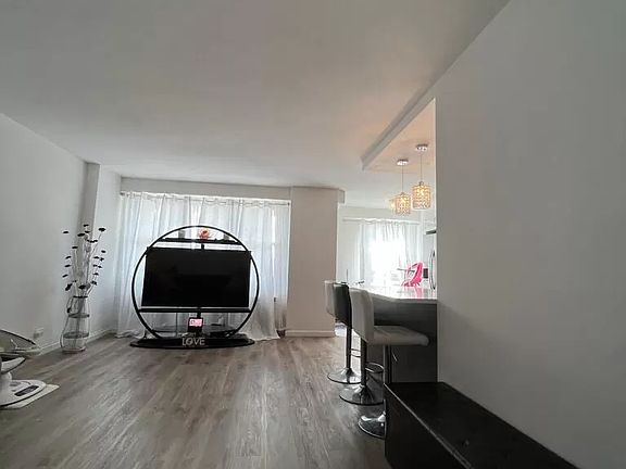 3rd image of 2475 W 16th St APT 6E