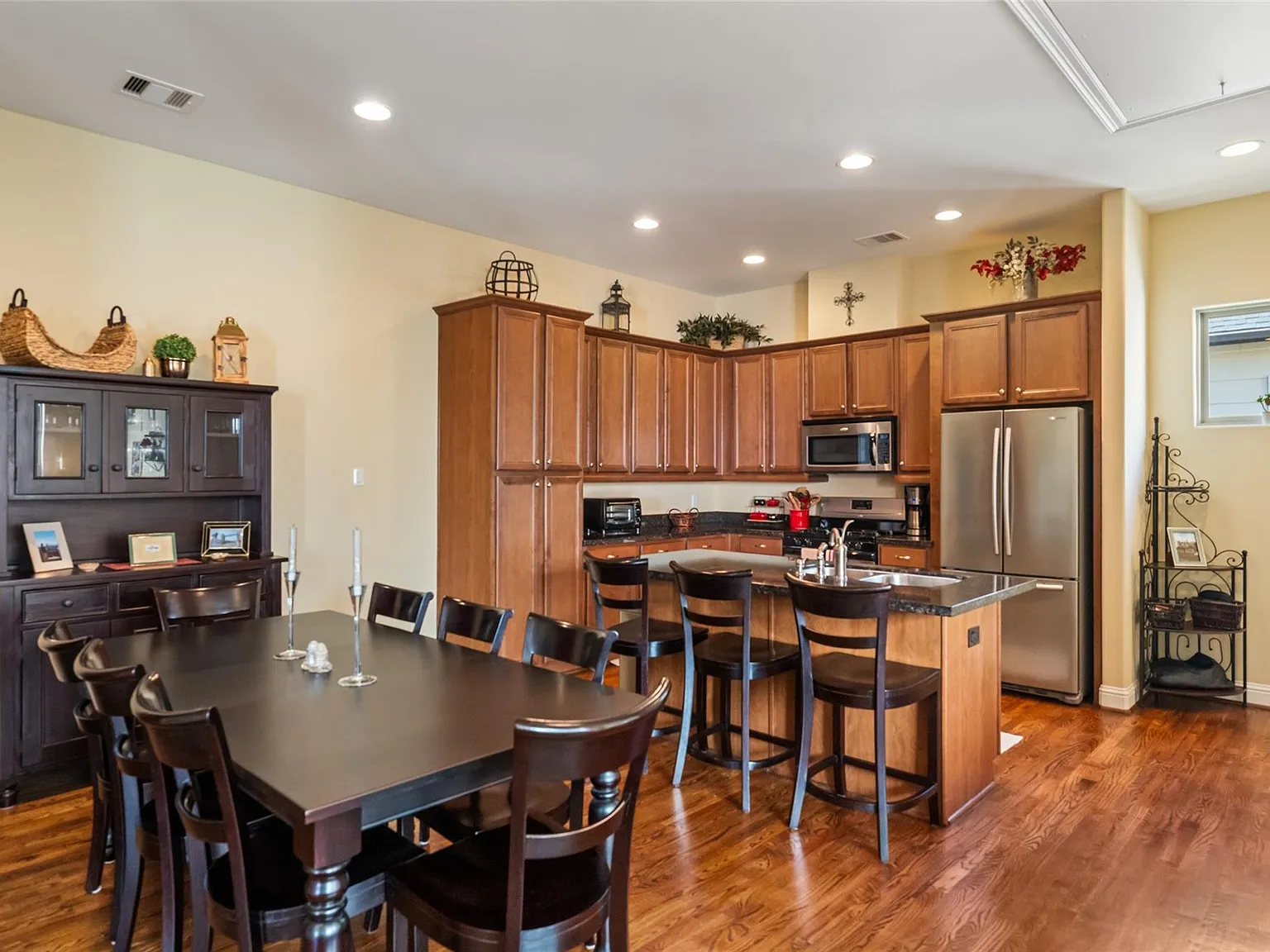 2 bed, 2.0 bath, 1189 sqft, $2,000 — Photo 4