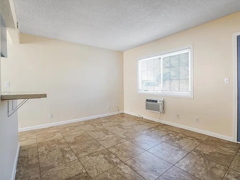 33140 Olive St #3 — Photo 7