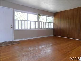 2nd image of 831 Barby Ln