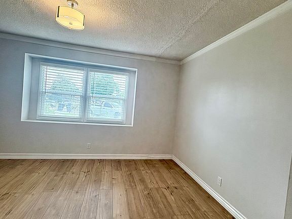 5th image of 1514 W Trenton Pl