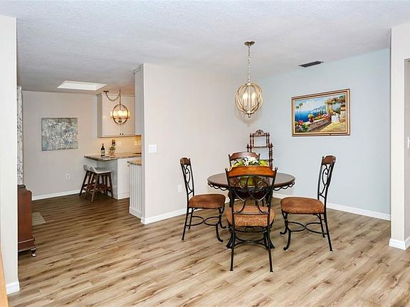 4th image of 4613 Willow Wood Cir