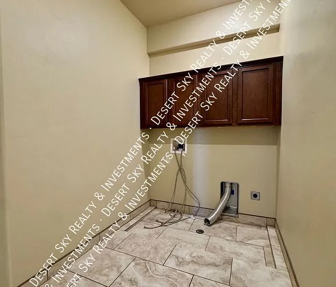 1911 Pella Ct — Photo 26