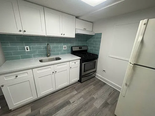 Rented by Metropolis International Realty Inc. | media 1