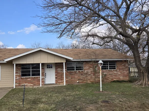 831 W Elm St, Stephenville, TX 76401