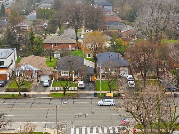 5th image of 3987 Bloor St W