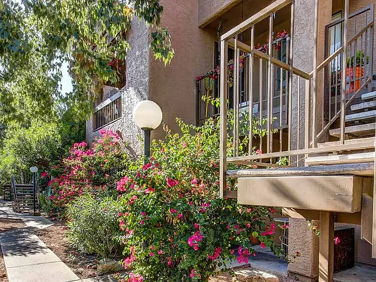 Catalina Apartments - 117 — Photo 19