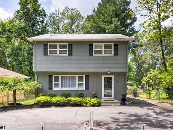 3rd image of 141 Hillside Ave