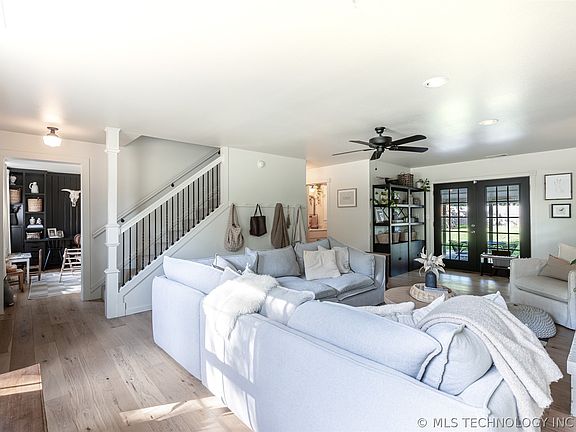 5th image of 2413 W Driftwood Dr