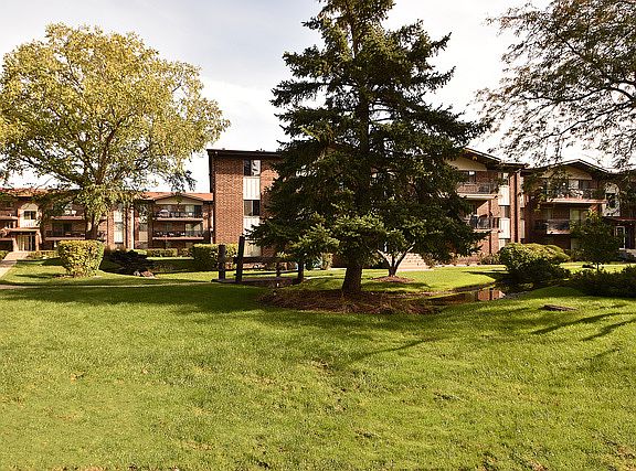 3rd image of 13919 James Dr APT 904