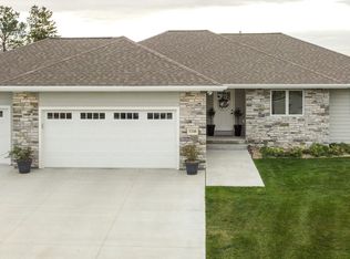 5208 17th Avenue Pl, Kearney, NE 68845