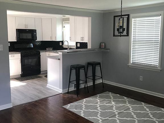 2nd image of 1075 N Union Ave