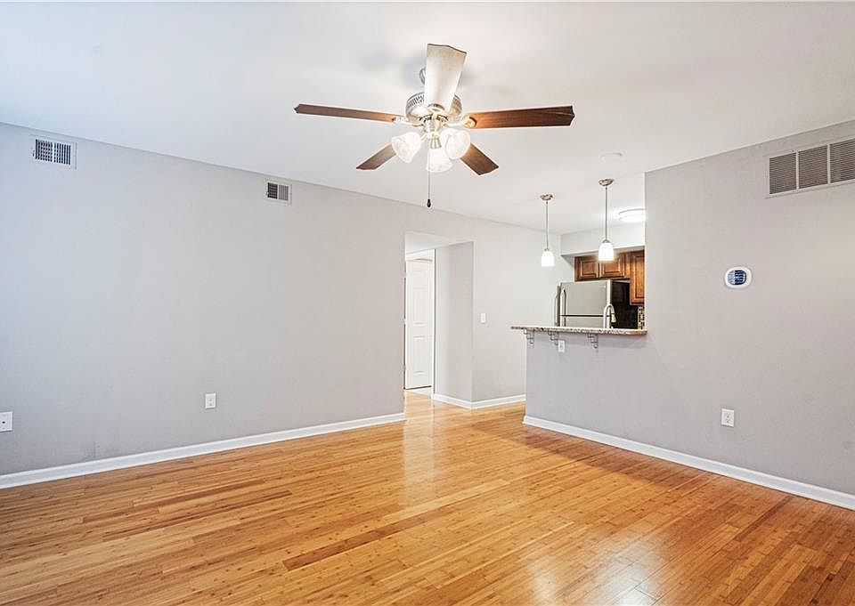 445 W 9th St APT 104, Kansas City, MO 64105 | Zillow