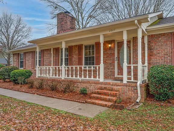 2nd image of 2307 Ravenwood Dr