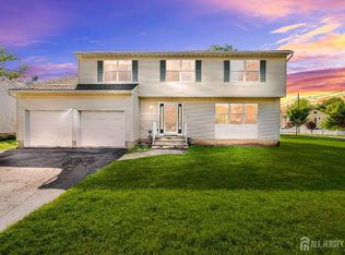 9 Poplar Rd, Piscataway, NJ 08854