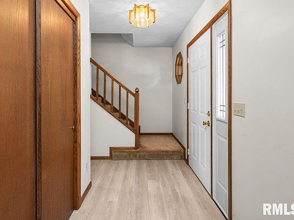 3rd image of 1035 W 57th Pl