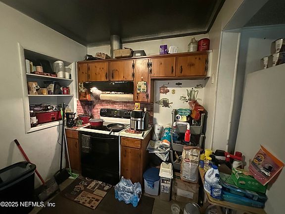 3rd image of 904 VIRGINIA Street