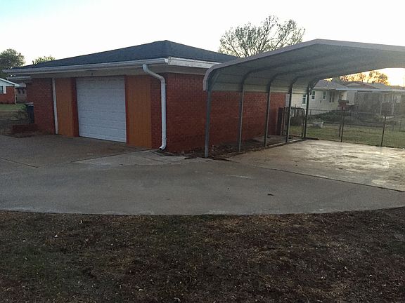 Garage w/carport