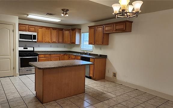 4th image of 2204 Teal St