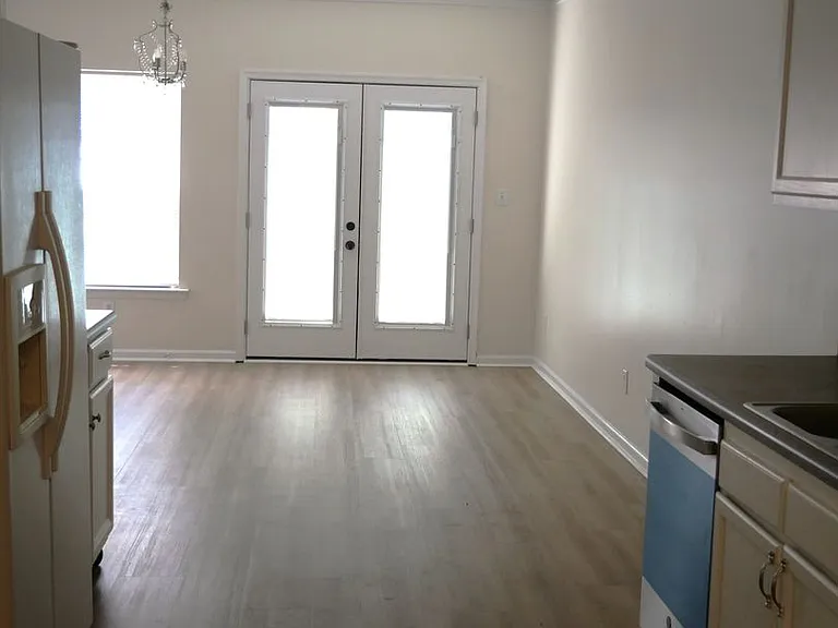 313 Holmes Blvd — Photo 9
