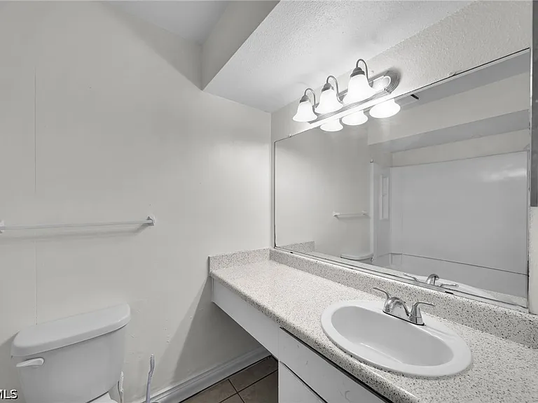 2885 Winkler Ave #612 — Photo 13
