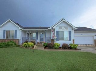 521 E Parkwood Dr, Rose Hill, KS 67133