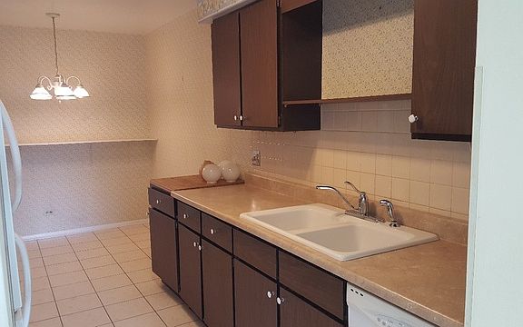 2nd image of 1925 E Oakton St APT 2G