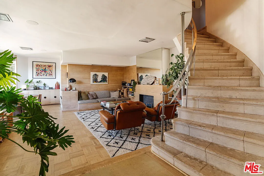 3 bed, 2.0 bath, 2053 sqft, $10,000 — Photo 3
