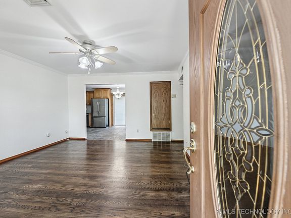 4th image of 13827 S Elm St