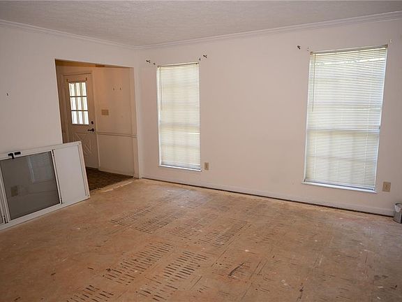 4th image of 2210 Laurel Mill Way