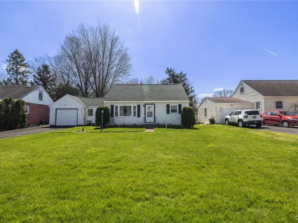 118 Miller Dr, East Syracuse, NY 13057