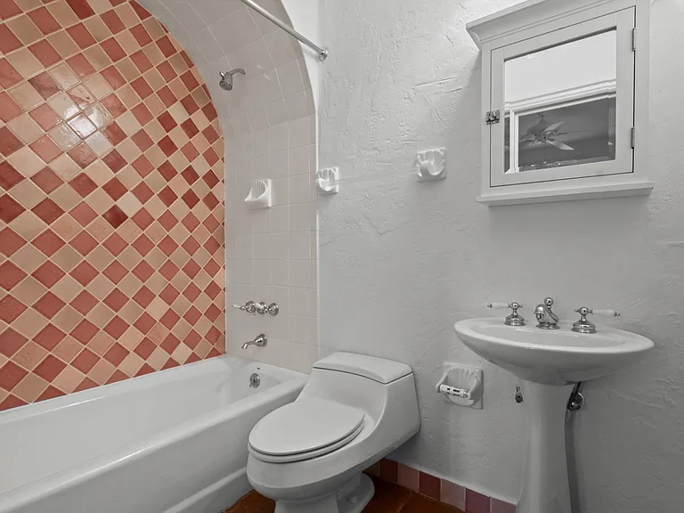 240 N Ocean Blvd — Photo 39