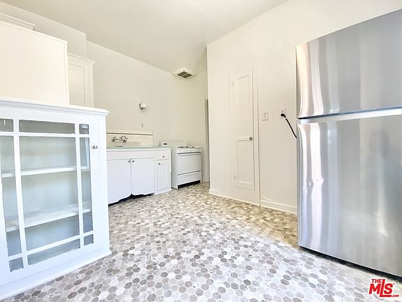 3rd image of 404 N Curson Ave #1A