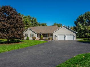 134 Paddy Ln, Macedon, NY 14502