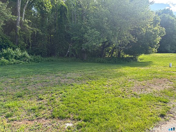 4th image of 3 White Oak Rd #A