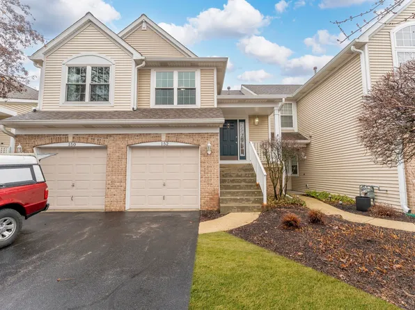 152 Hidden Pond Cir, Aurora, IL 60504