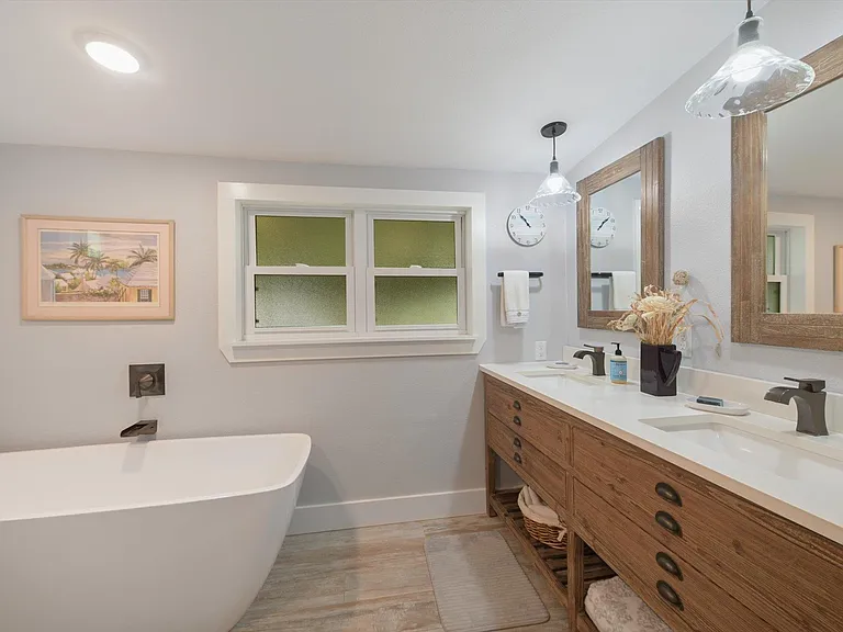 4408 Avenue C — Photo 13