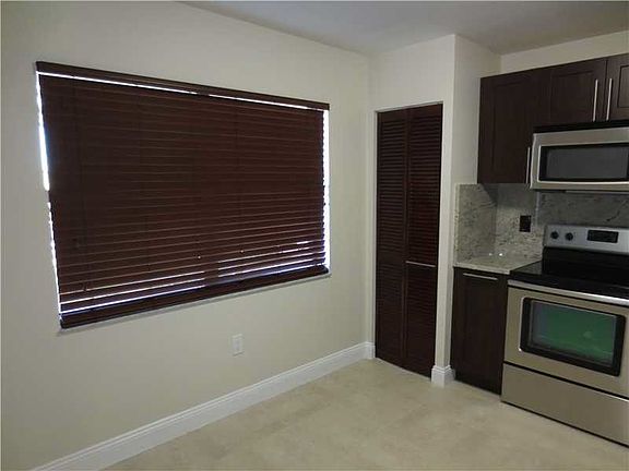 4th image of 244 Lakeside Cir