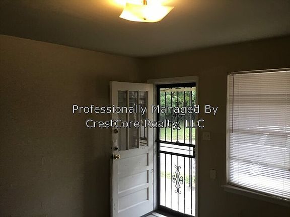 3rd image of 842 Josephine St