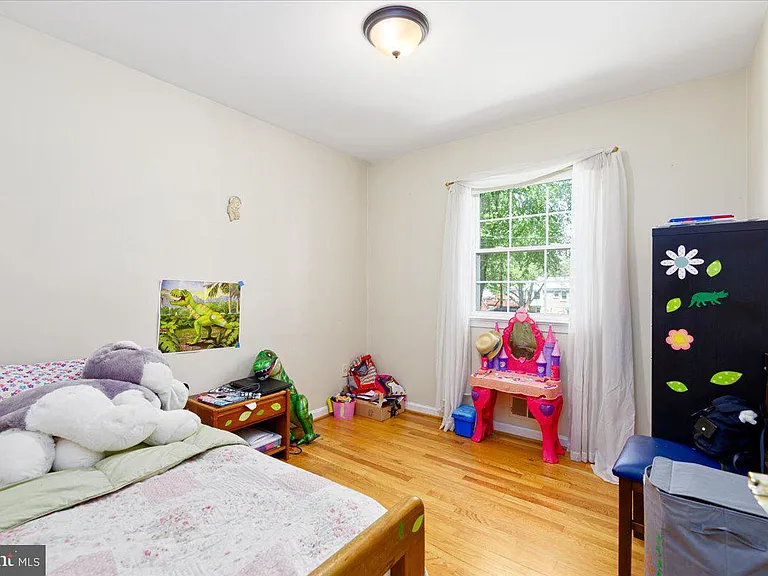 4 Sussex Ct — Photo 18