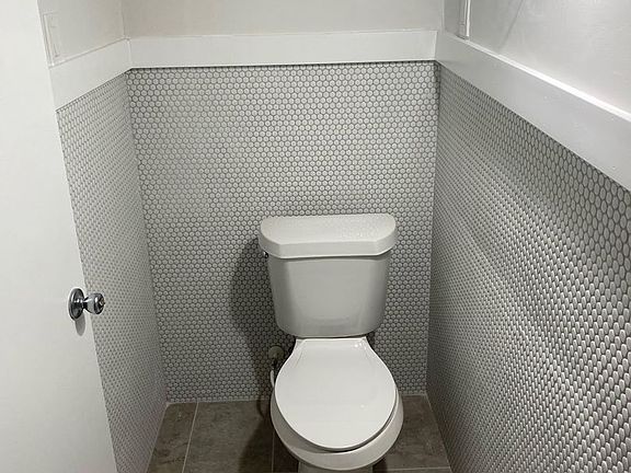 5th image of 244 E Graves Ave APT 4