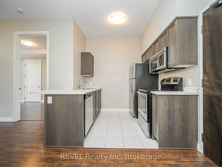 112 King St E #907 — Photo 8