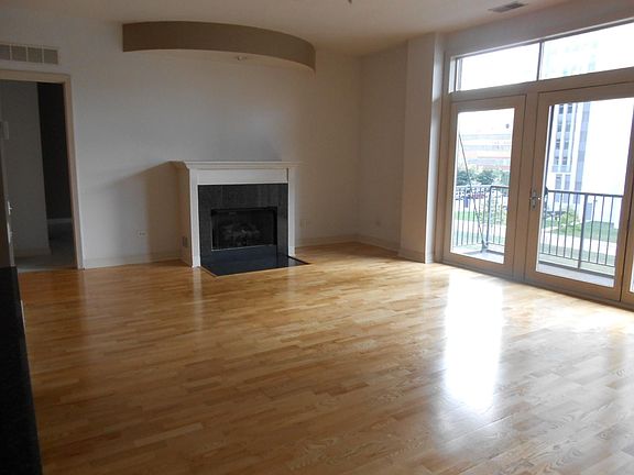 2nd image of 333 N Jefferson St #30FF