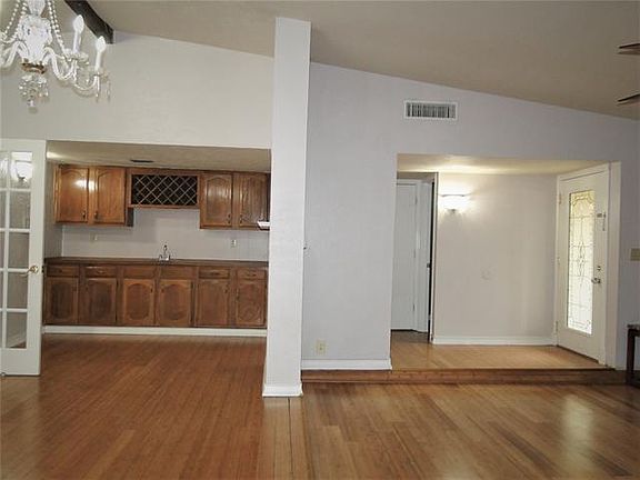 3rd image of 4117 Longstraw Dr