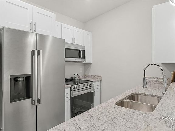 5th image of 736/738 Gilbert AVE S