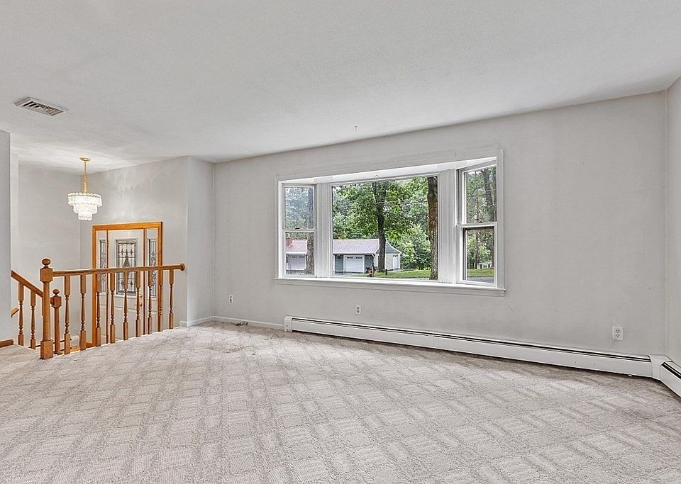 261 Chapel St, Gardner, MA 01440 Zillow